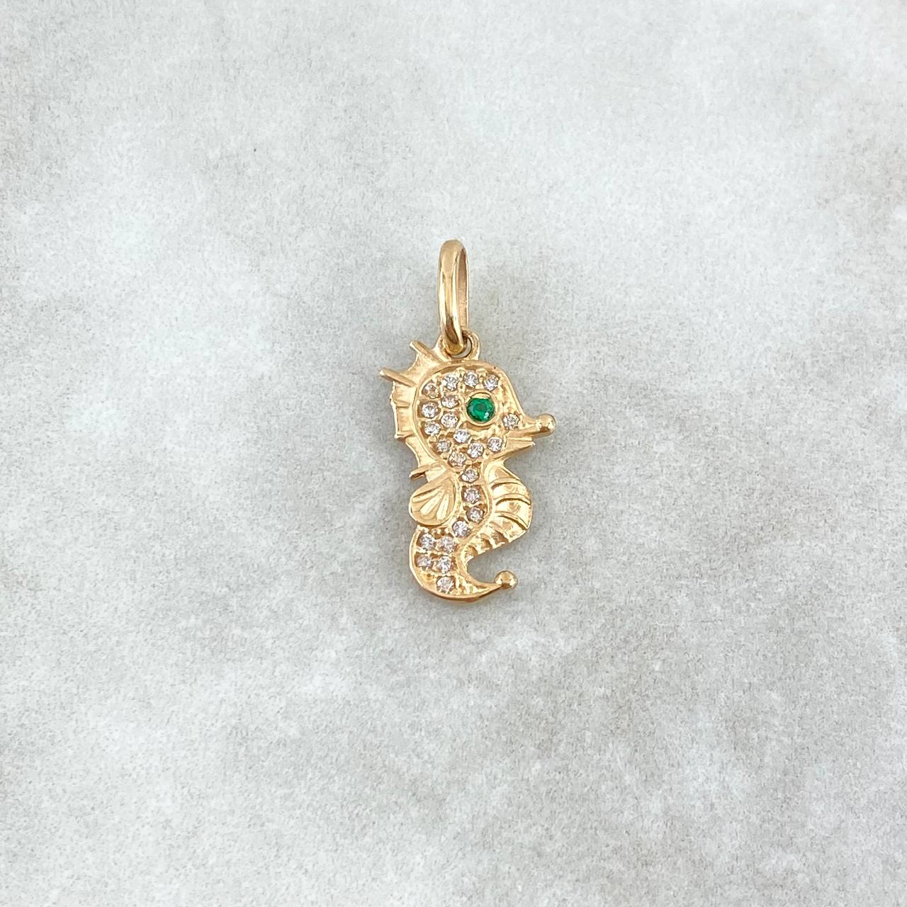 Dije Caballito de Mar 1.35gr / 2.3cm / Circones Blancos Ojo Verde Oro Amarillo 18K (Oferta) ©