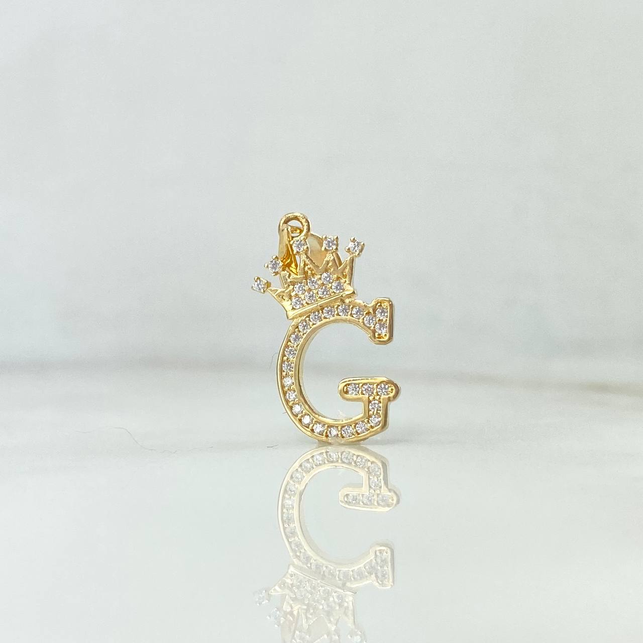 Dije Letra G Corona 1.8gr / 2.6cm / Circones Blancos Oro Amarillo ©