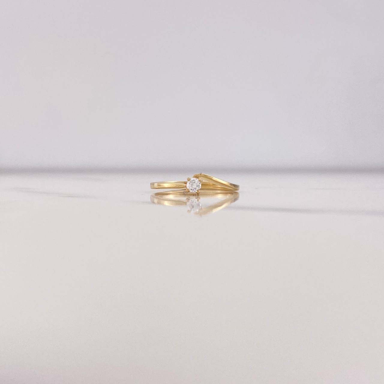 Anillo Solitario Linea Invertida 1.7gr / T7 / Circon Blanco Oro Amarillo $