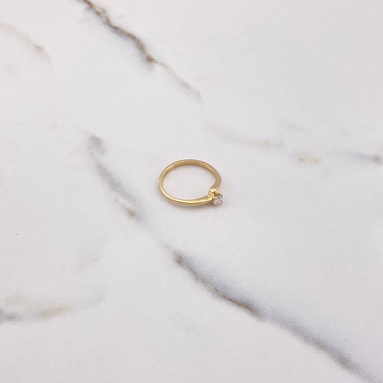 Anillo Solitario Linea Invertida 1.7gr / T7 / Circon Blanco Oro Amarillo $