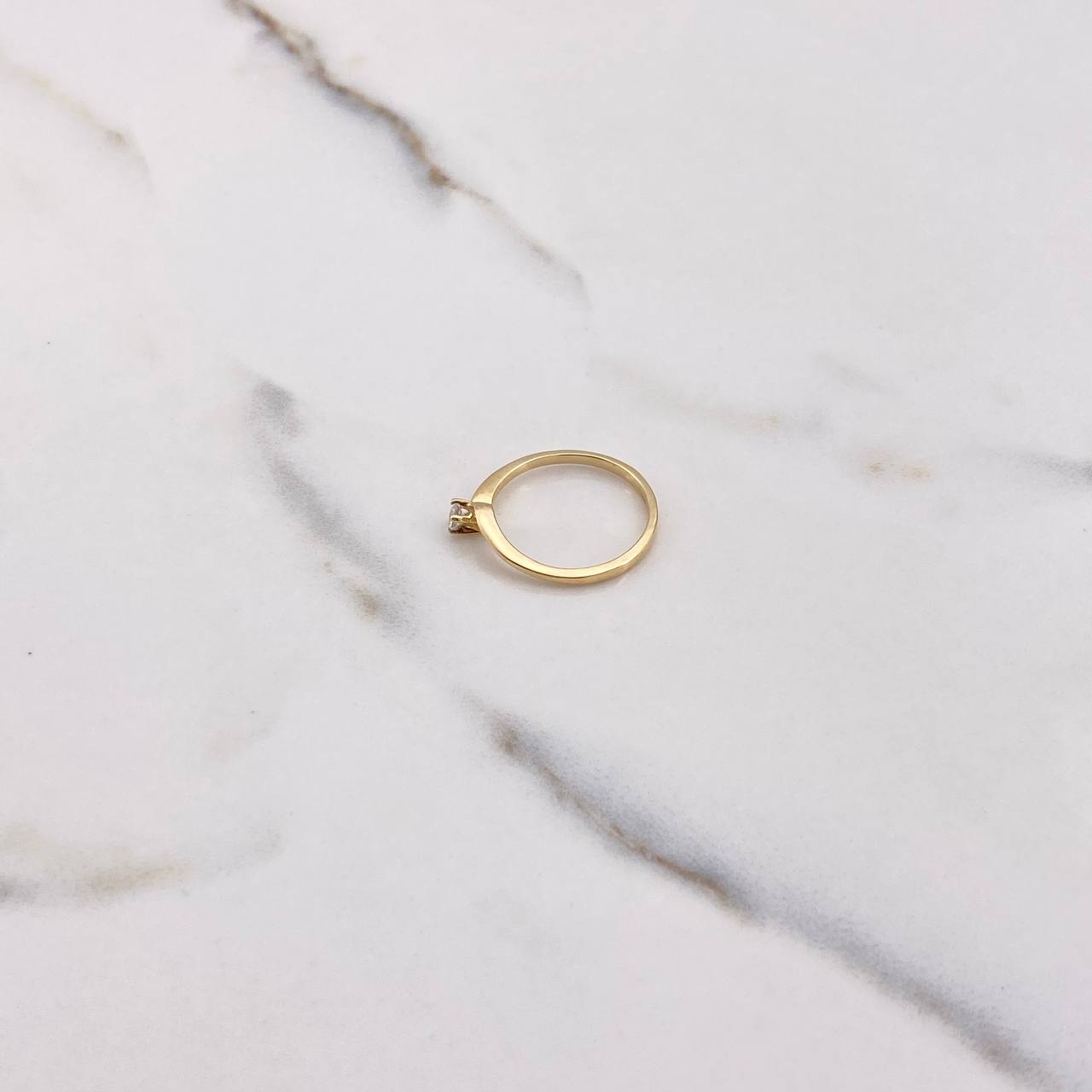 Anillo Solitario Linea Invertida 1.7gr / T7 / Circon Blanco Oro Amarillo $