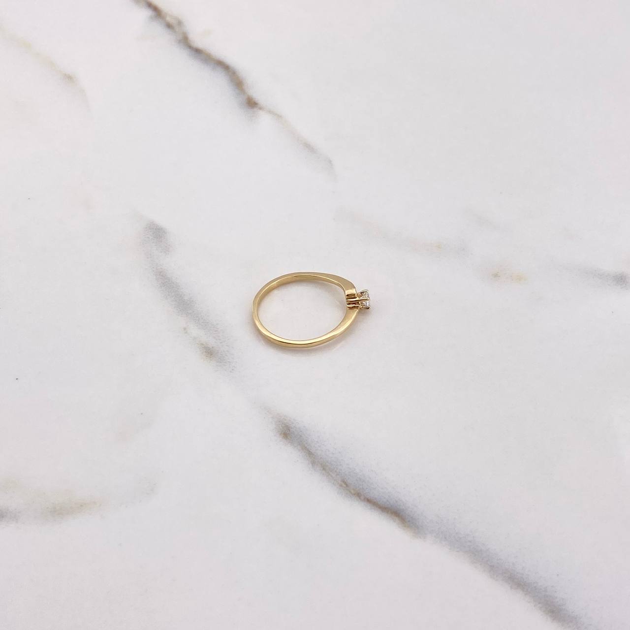Anillo Solitario Linea Invertida 1.7gr / T7 / Circon Blanco Oro Amarillo $