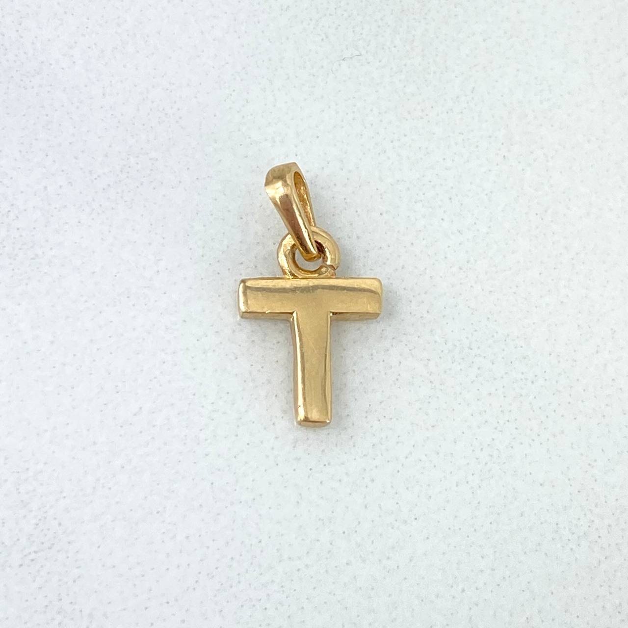 Dije Letra T Lisa 0.5gr / 1.4cm / Oro Amarillo