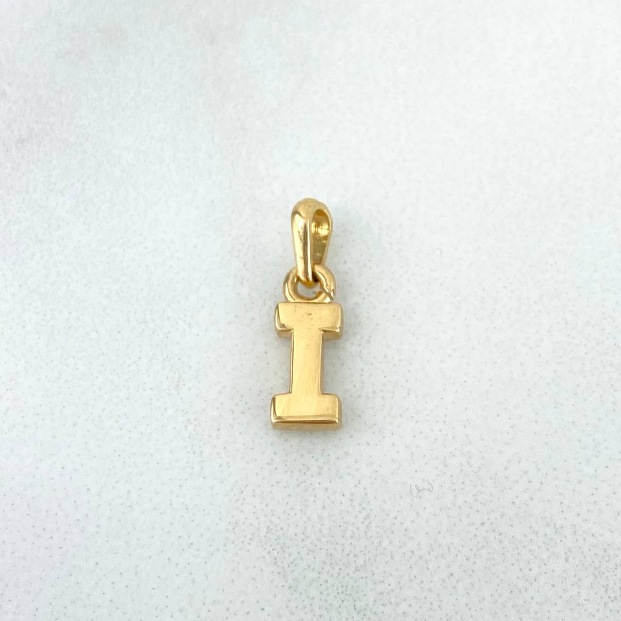 Dije Letra I Lisa 0.55gr / 1.4cm / Oro Amarillo