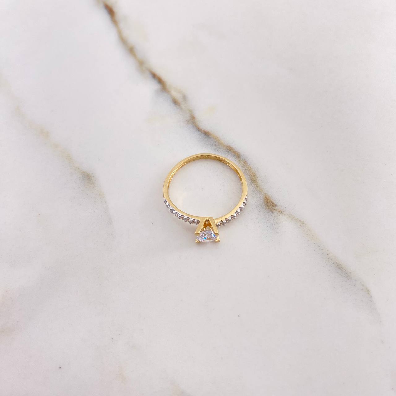 Anillo Linea Invertida 1.6gr / T6 1/4 / Solitario Circones Blancos Dos Oros Amarillo Blanco &
