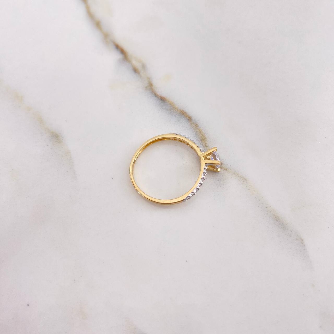 Anillo Linea Invertida 1.6gr / T6 1/4 / Solitario Circones Blancos Dos Oros Amarillo Blanco &