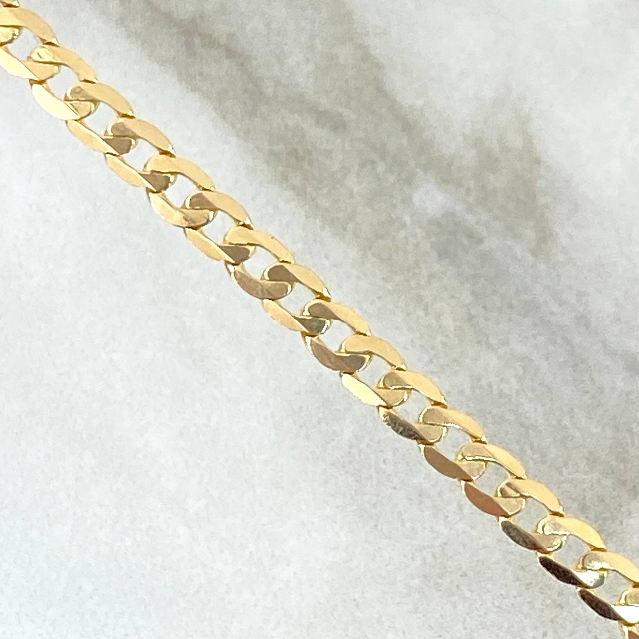 Pulso Cubano 2.1gr / 20cm / 2.7mm Oro Amarillo +3 18K *