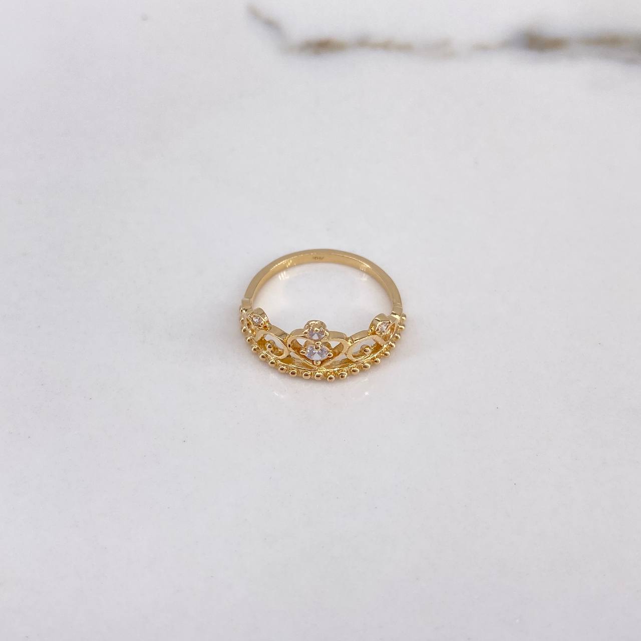 Anillo Corona Corazon 2.6gr / T6 1/4 / Circones Blancos Oro Amarillo $