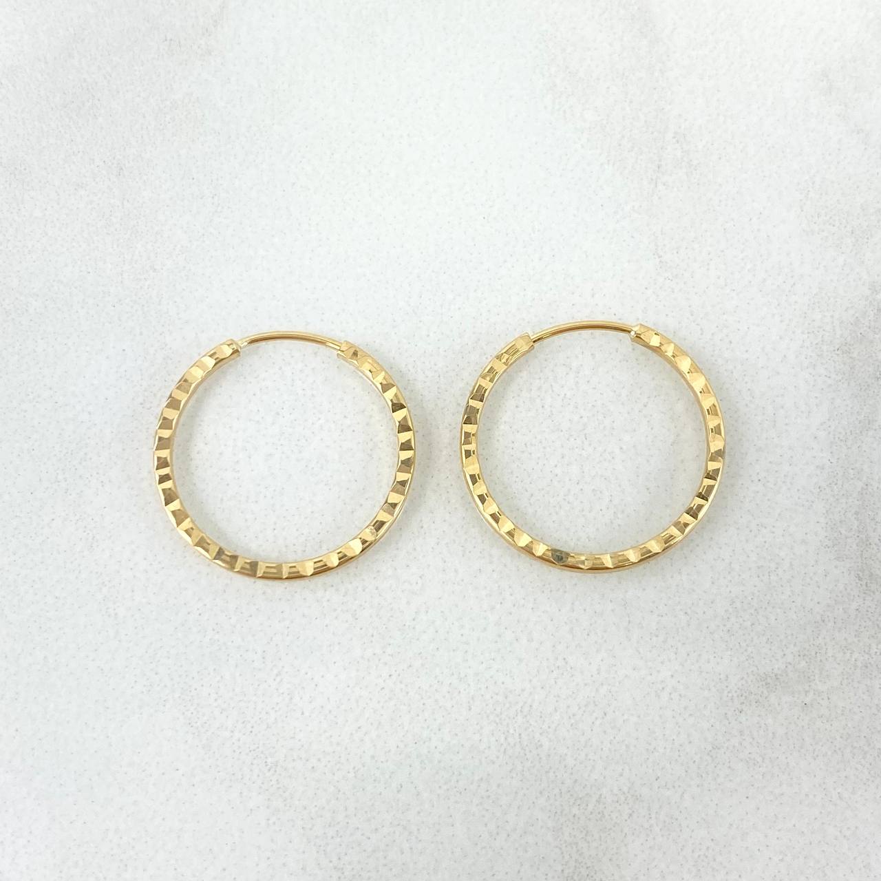 Candongas Aro Rayado 0.85gr / 1.9cm / Oro Amarillo 18K