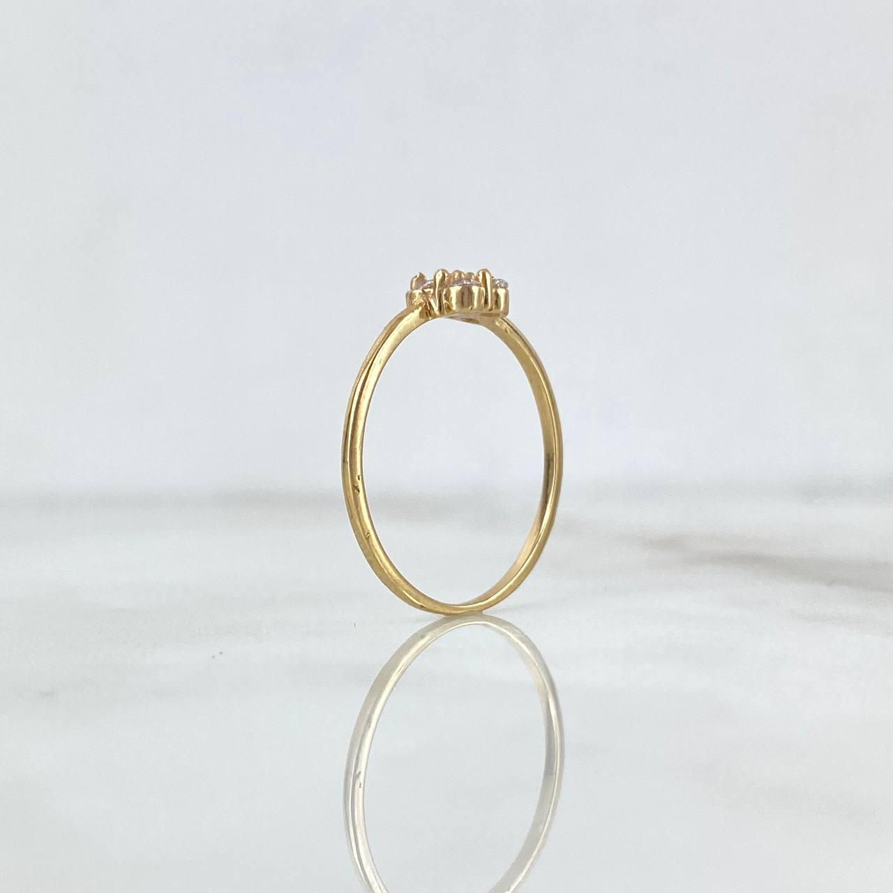 Anillo Flor 1.35gr / T7 1/2 / Circones Blancos Oro Amarillo