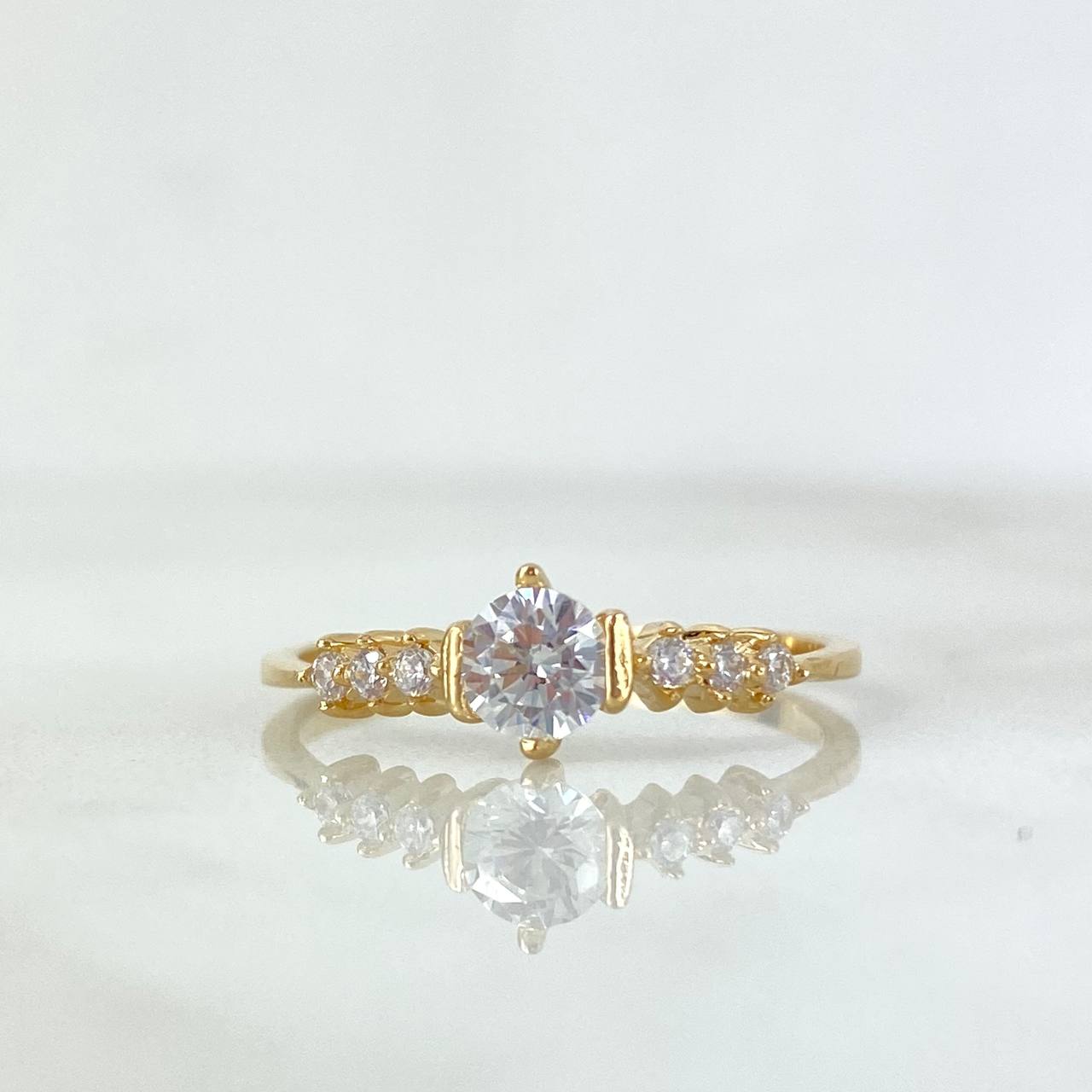 Anillo Solitario Chispa 1.45gr / T5 1/4 / Circones Blancos Oro Amarillo