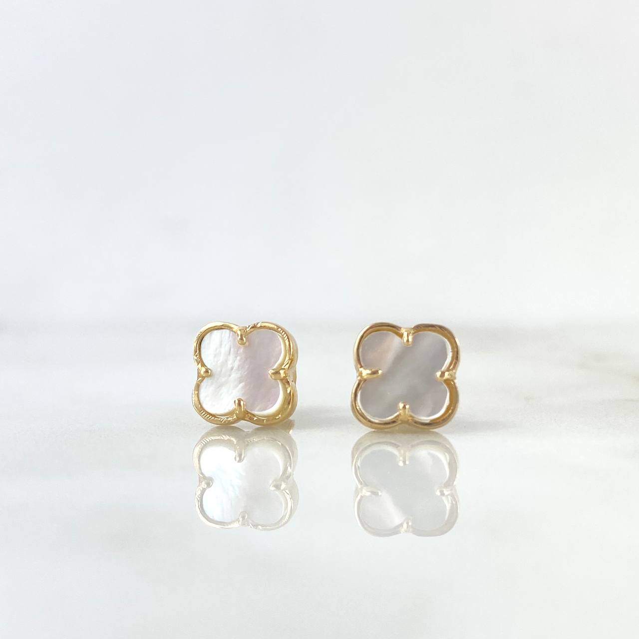 Topos Trébol VCyA 1.95gr / 0.8cm / Nacar Blanco Liso Oro Amarillo Nac.Esp.