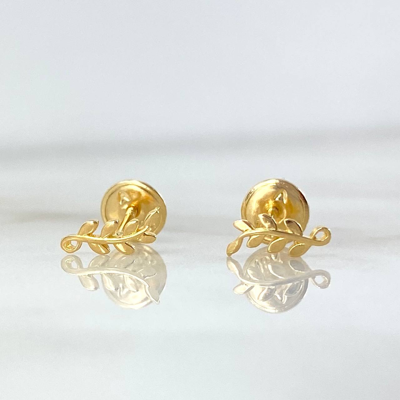 Topos Rama de Laurel 0.6gr / 0.8cm / Oro Amarillo ©