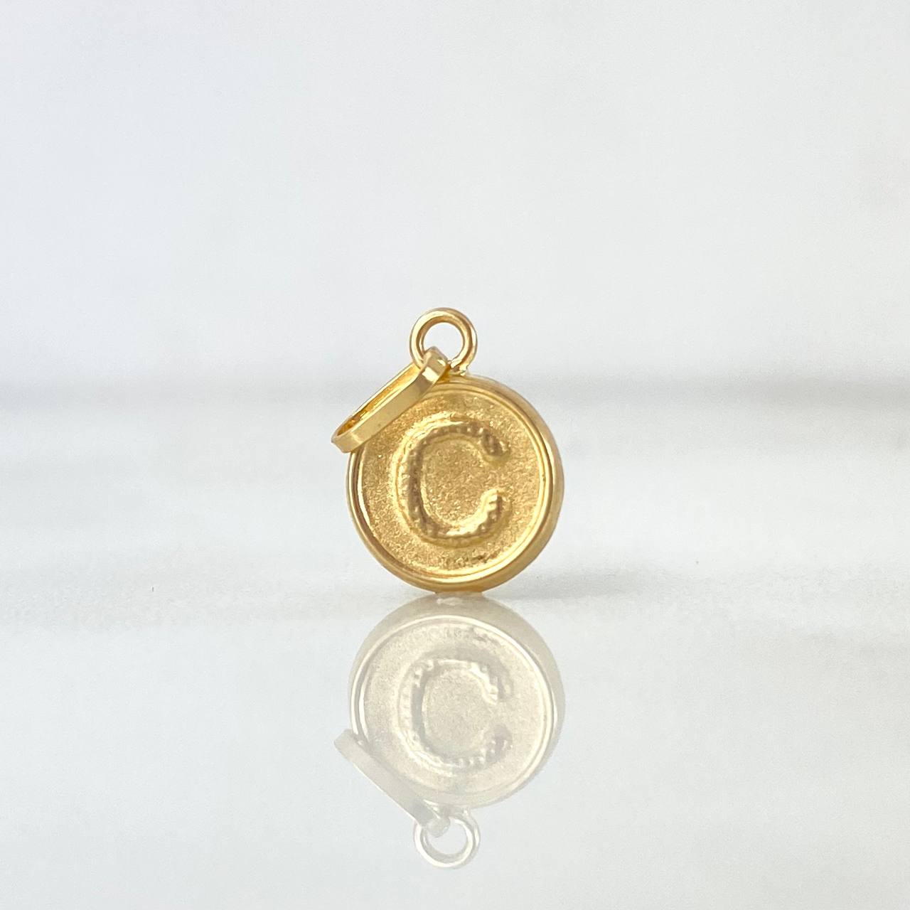 Dije Letra C 0.4gr / 1.5cm / Doble Faz Oro Amarillo