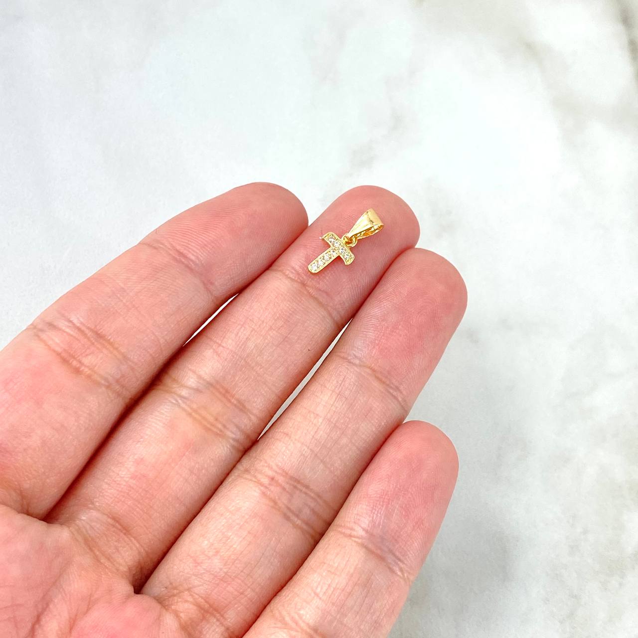 Dije Letra T Silueta 0.25gr / 1.3cm / Circones Blancos Oro Amarillo