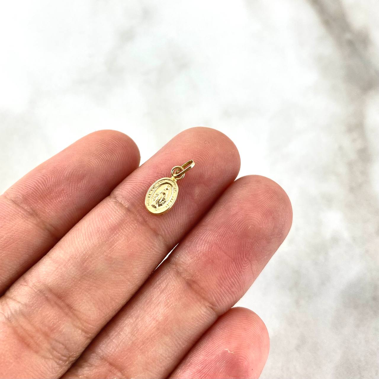 Dije Virgen Milagrosa 0.2gr / 1.4cm / Oro Amarillo