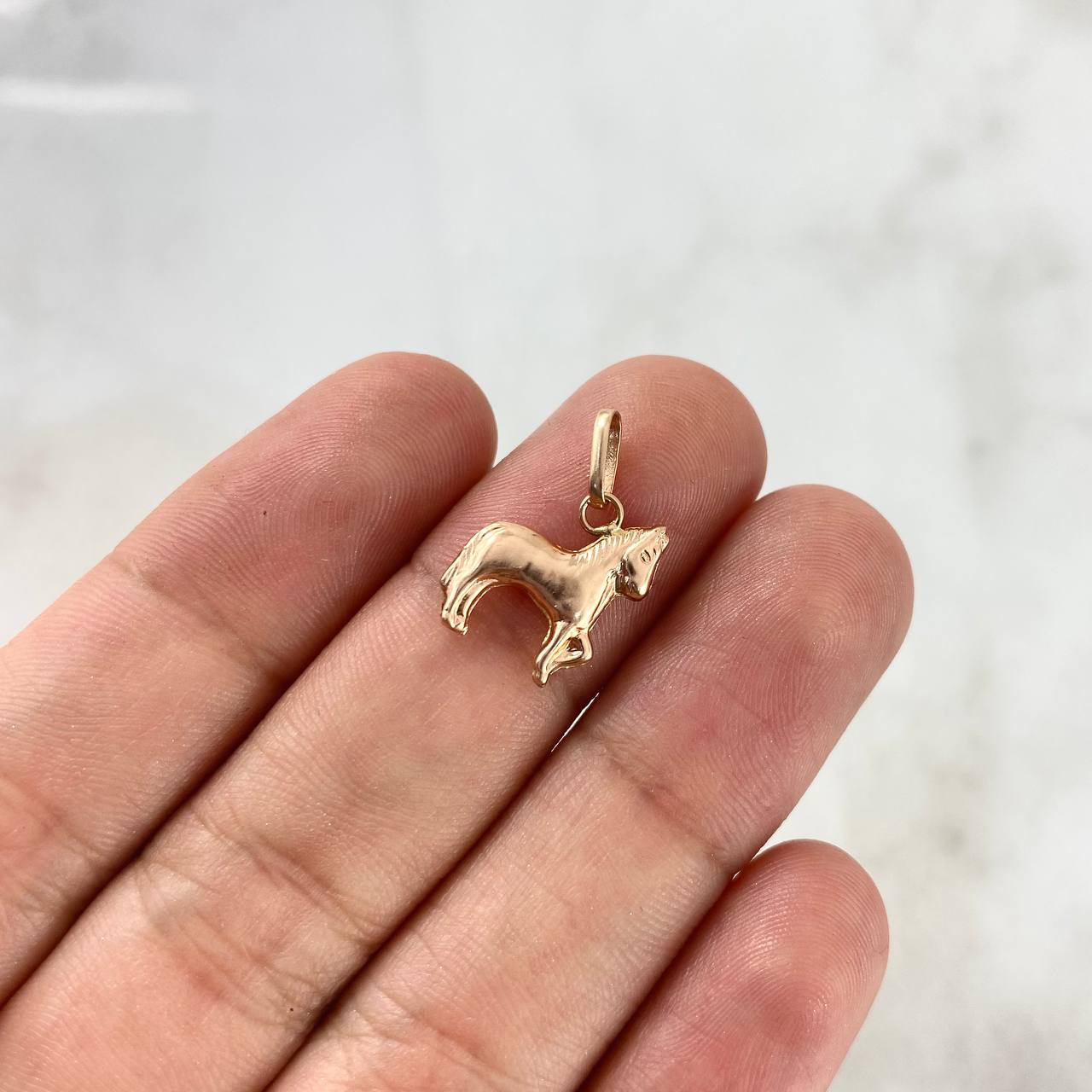 Dije Caballo 0.55gr / 1.8cm / Troquelado Oro Rosa