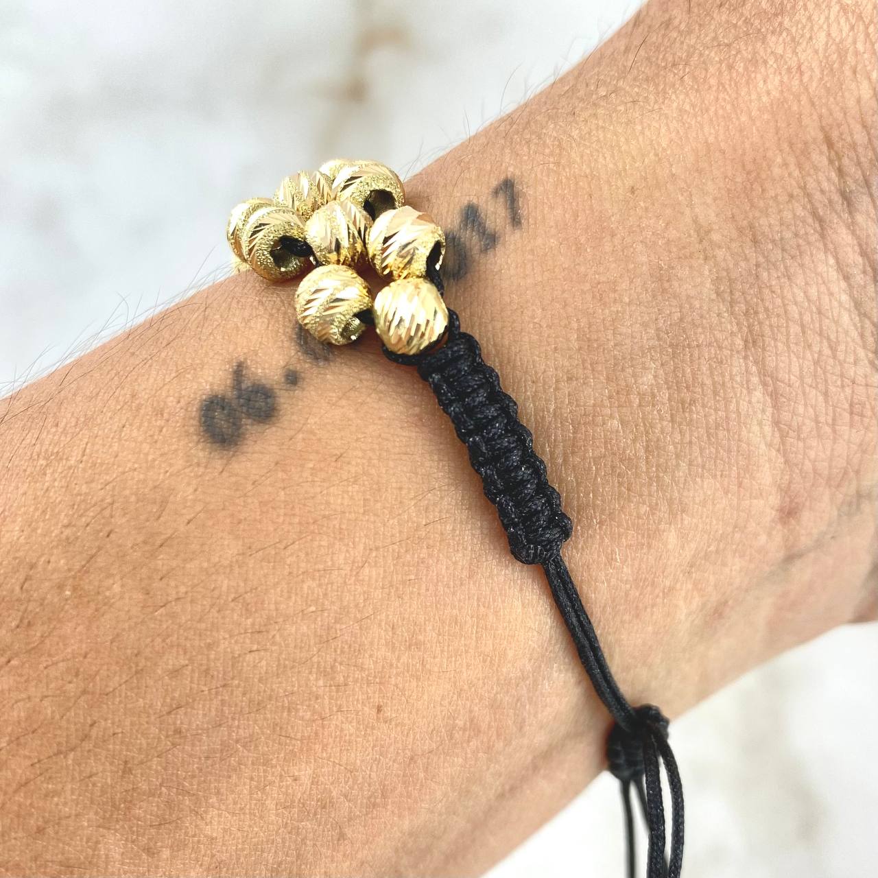 Pulsera Negra Ajedrez 7.9gr / 5mm Bolas Satinadas 37 Und Oro Amarillo *