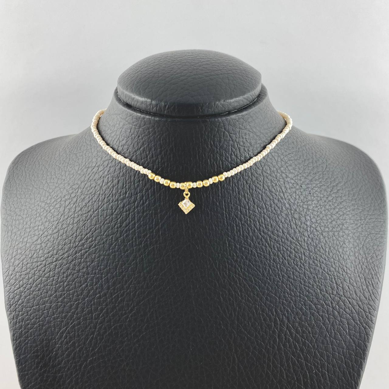 Choker Perlado Rombo Circones Blancos 0.9gr / 3mm Bolas Lisas 10 Und Oro Amarillo
