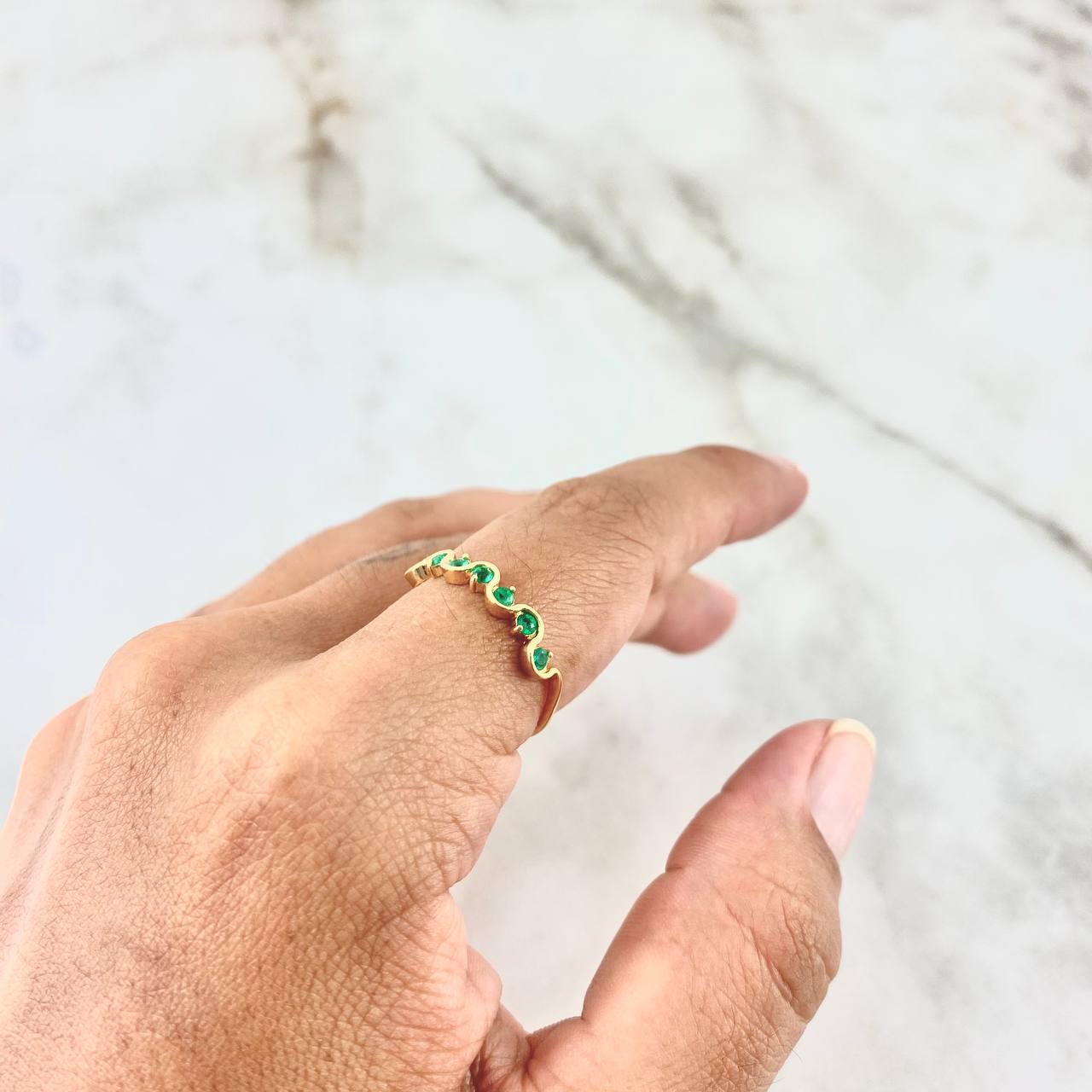 Anillo Eslalon 1.6gr / T7 3/4 / Esmeraldas 17pts Oro Amarillo (Joya)