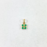 Dije Flor Regalo Esmeraldas 35pts 1.15gr / 1.5cm / Oro Amarillo 18K