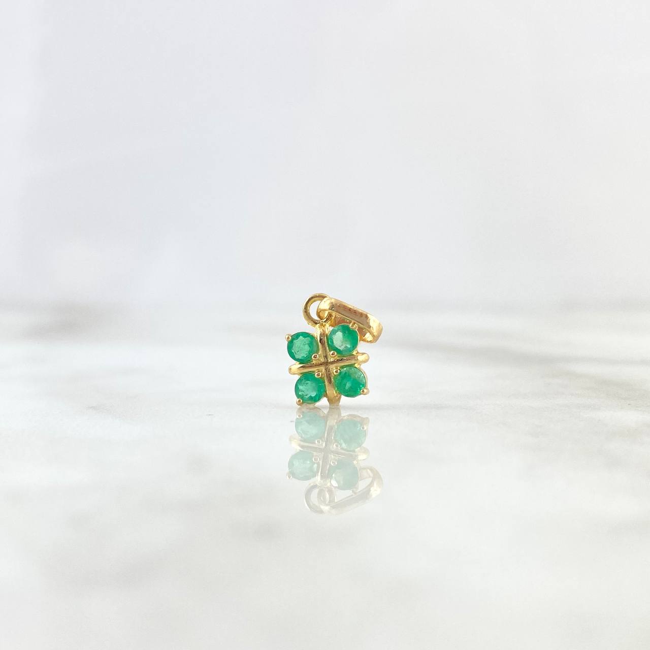 Dije Flor Regalo 1.15gr / 1.5cm / Esmeraldas 35pts Oro Amarillo (Joya) *