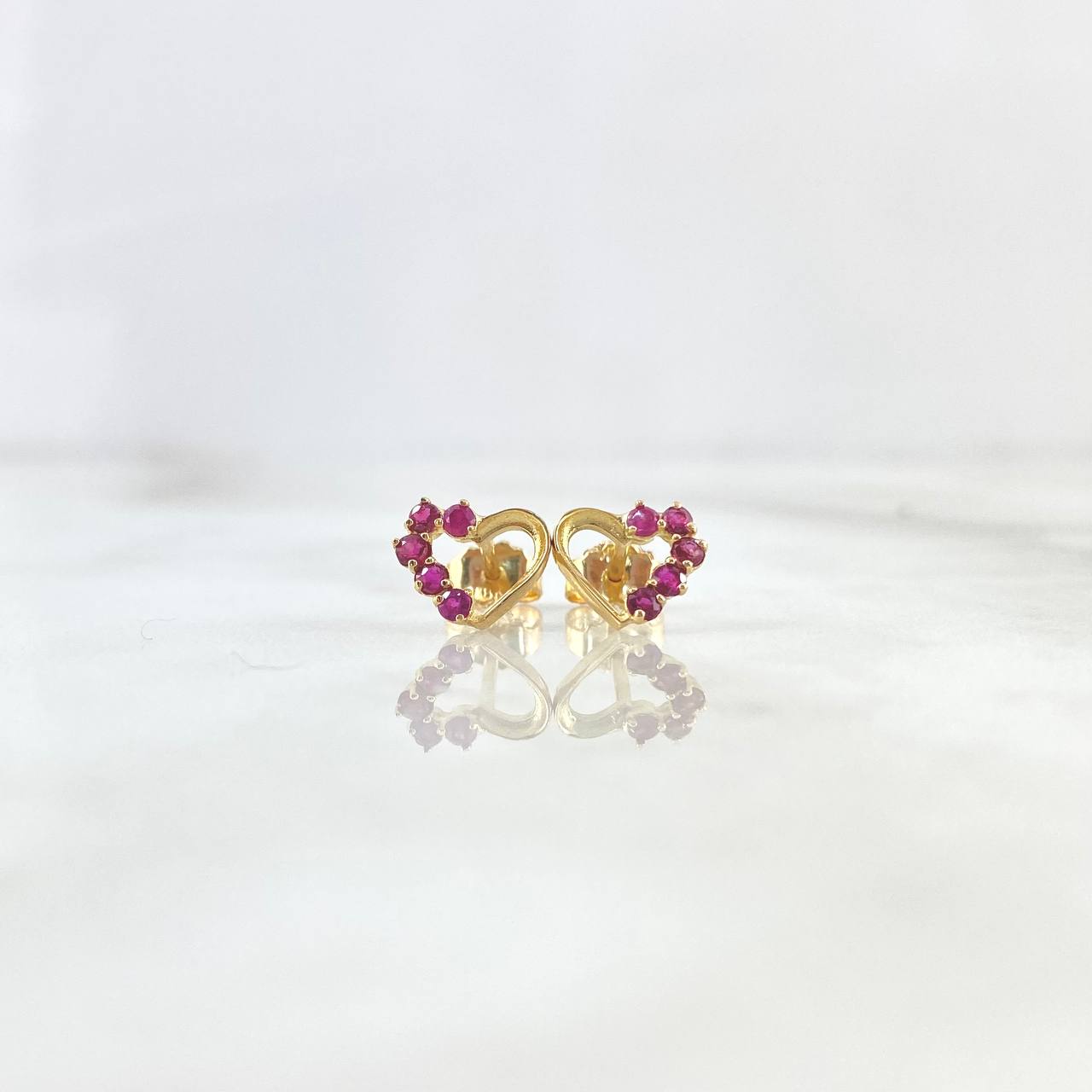 Topos Corazón Silueta 1.2gr / 0.9cm / Mitad Rubíes 21pts Oro Amarillo (Joya) ©