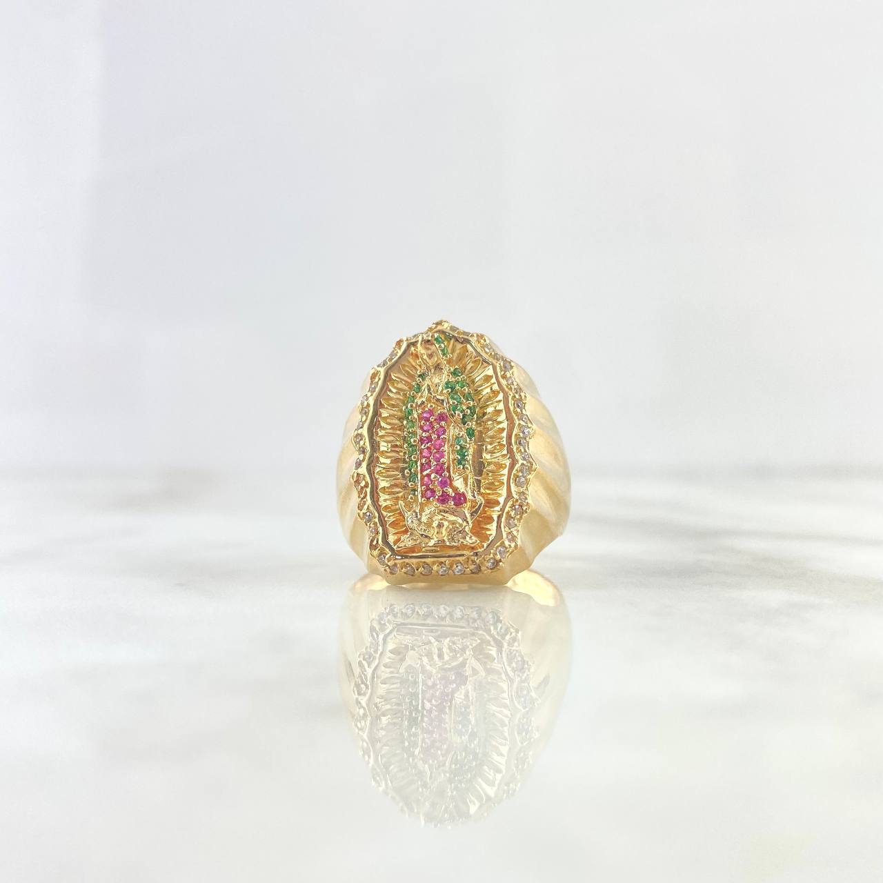 Anillo Virgen Guadalupe 11.7gr / T9 3/4 / Circones Blancos. Verdes y Fucsias Oro Amarillo