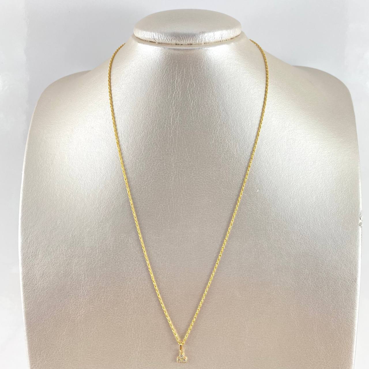 Cadena Lazo 0.95gr / 50cm + Dije Trio Circones Blancos 0.4gr / 1cm Oro Amarillo (Oferta)