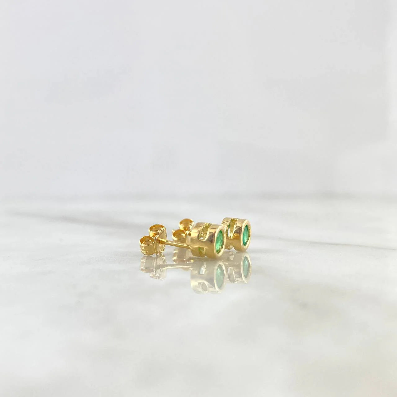 Topos Aro 30 Pts Esmeralda 1.1 g / 4.65 mm Oro Amarillo 18K
