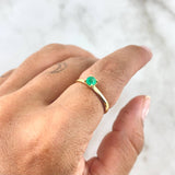 Anillo Solitario Base Corazón 2.6gr / T7 1/2 / Esmeralda 26pts Oro Amarillo (Joya) *