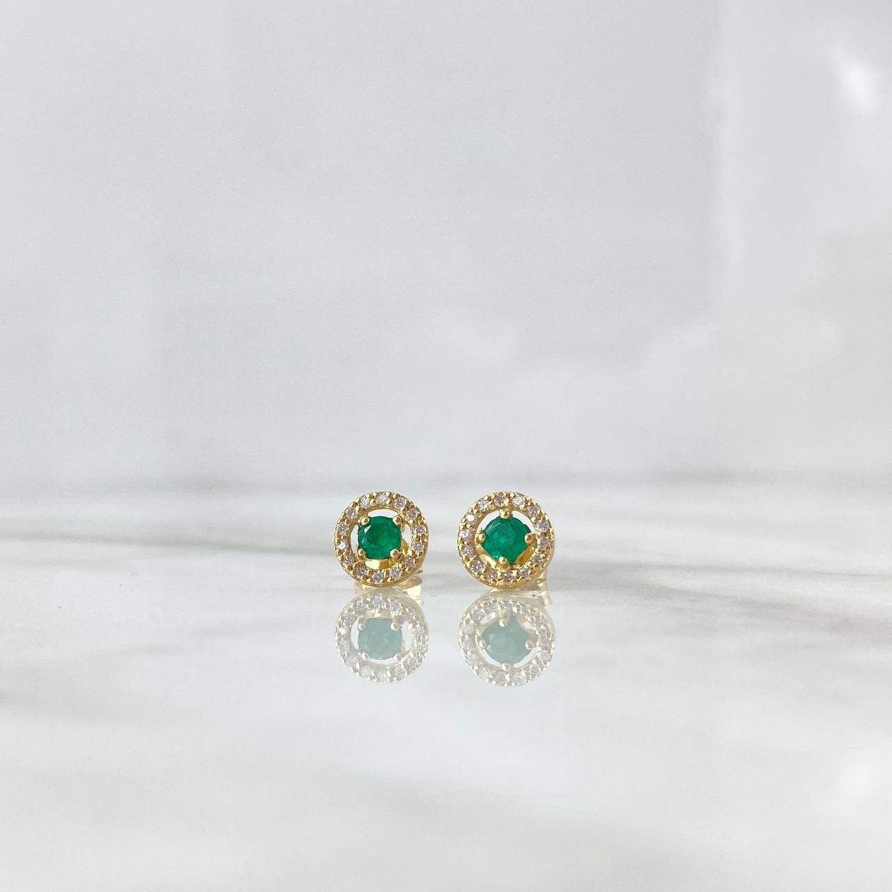 Topos Halo Movil 2.05gr / 7mm Esmeralda 36 Pts - Diamantes Blancos 25 - Broche Mariposa Oro Amarillo 18K (Joya) *