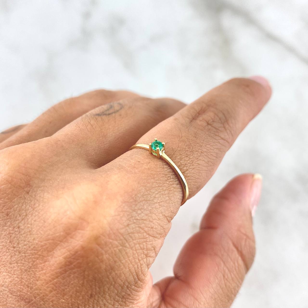 Anillo Solitario Base Cuadrada 0.95gr / T6 1/2 / Esmeralda 6 Puntos Oro Amarillo (Joya) *