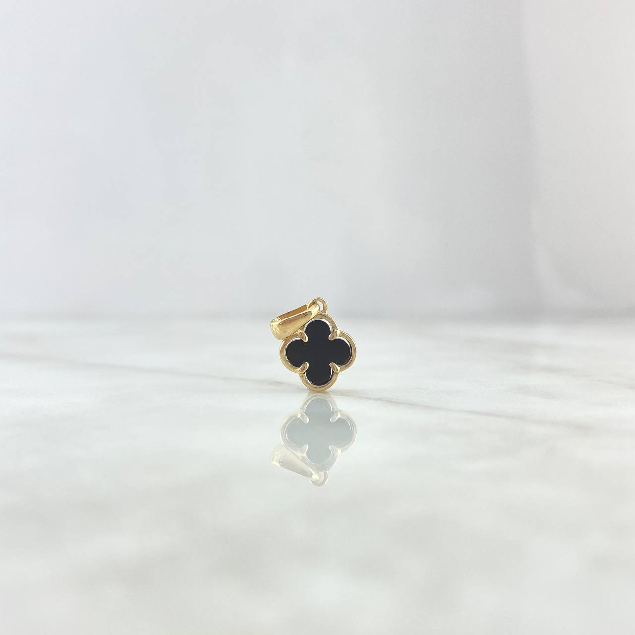 Dije Trébol VCyA 1.2gr / 1.7cm / 10mm Onix Negro Liso Oro Amarillo Nac.Esp. *