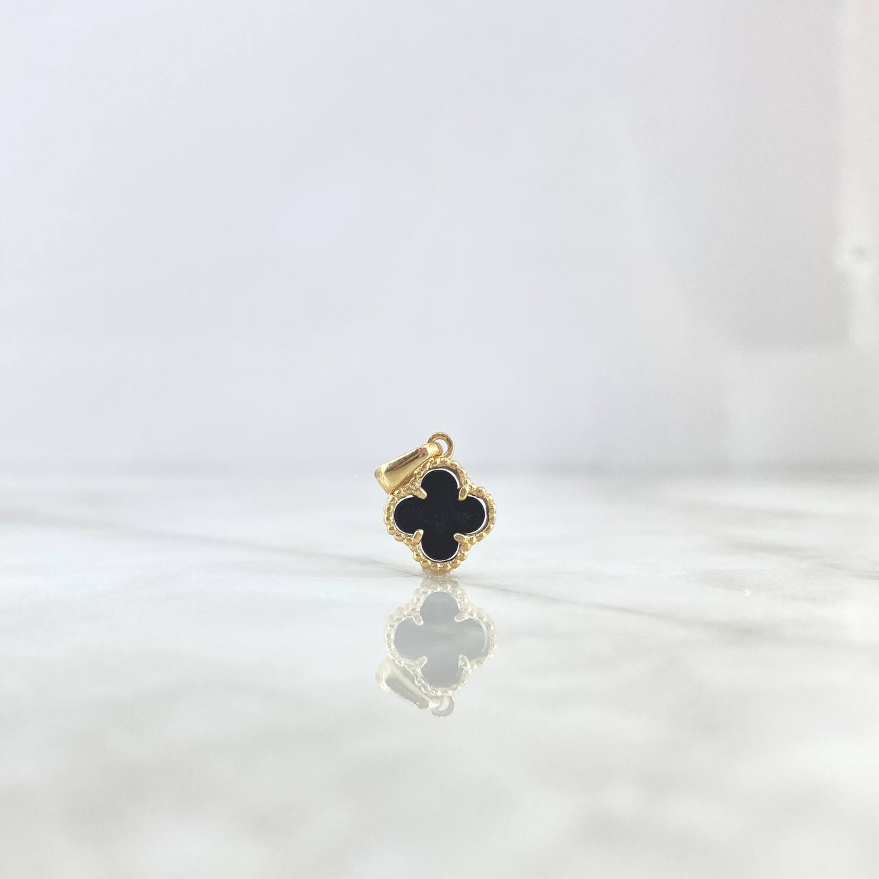 Dije Trébol VCyA 1.3gr / 1.8cm / 10mm Onix Negro Punteado Oro Amarillo Nac.Esp. ©