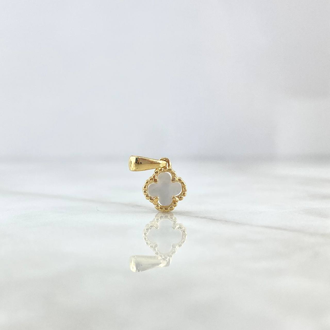 Dije Trébol VCyA 0.9gr / 1.5cm / 7mm Nacar Blanco Punteado Oro Amarillo Nac.Esp. ©