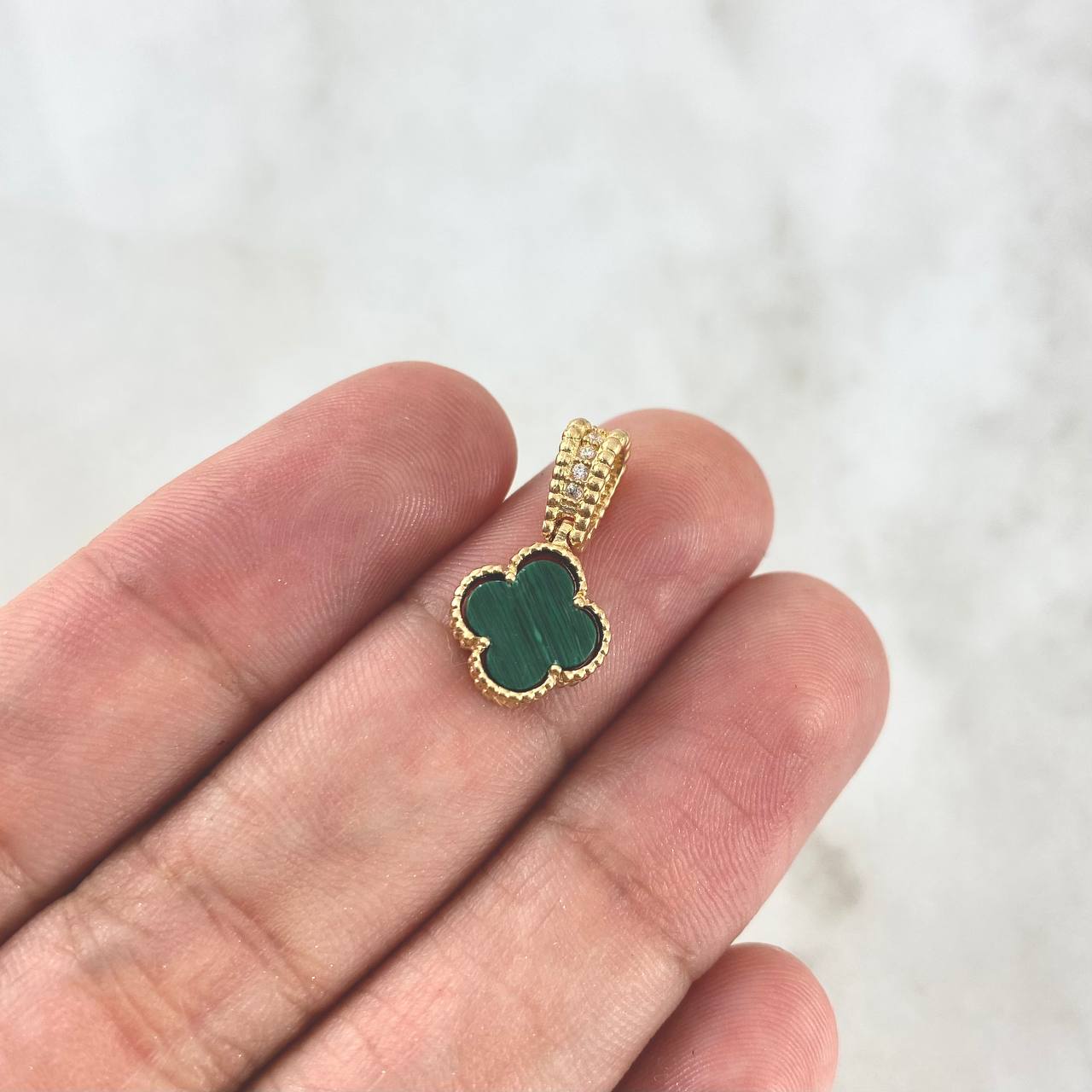 Dije Trébol VCyA 1.4gr / 1.7cm / 10mm Malaquita Verde Punteada - Circones Blancos Oro Amarillo Nac.Esp. *