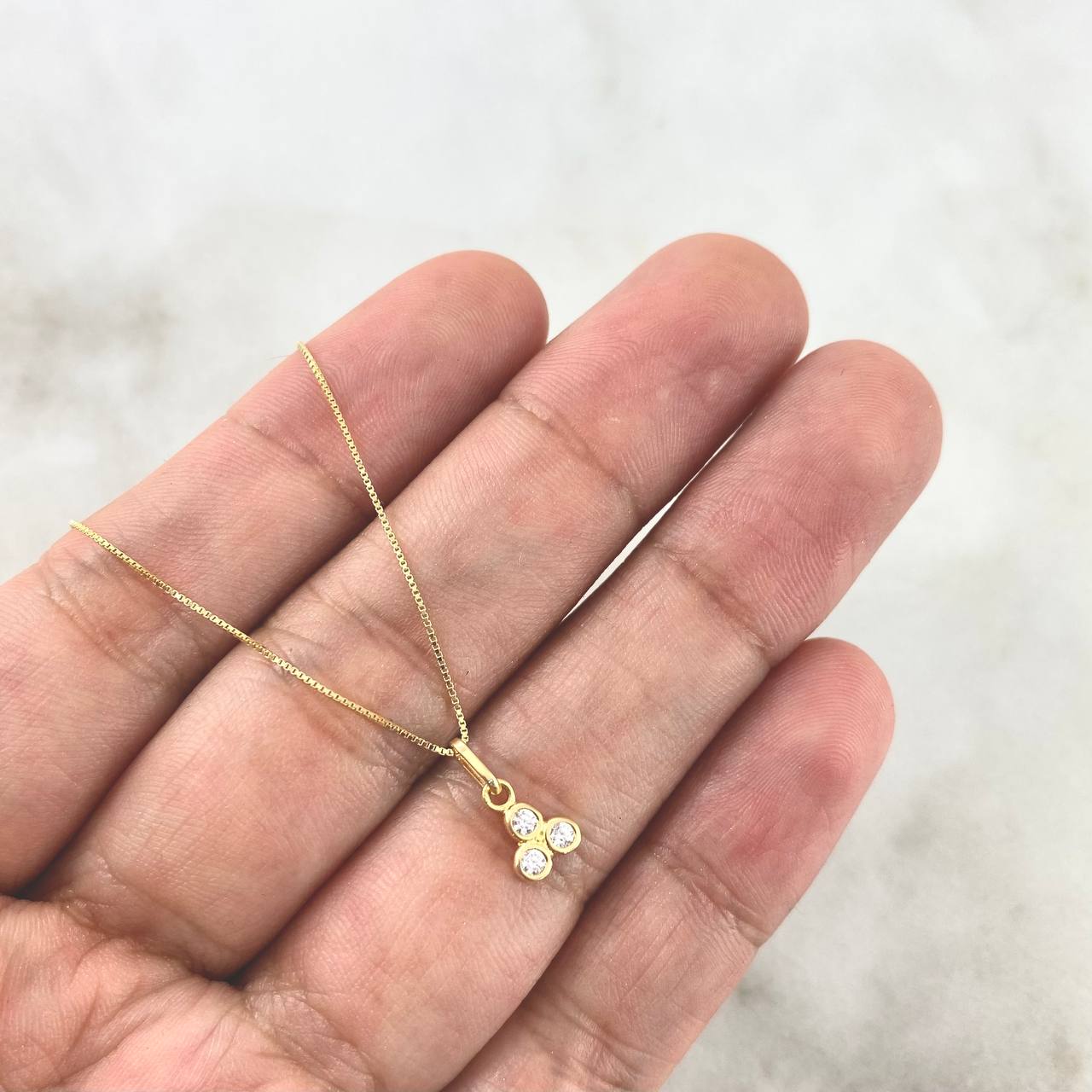 Cadena Veneciana 1.1gr / 45cm + Dije Trio Circones Blancos 0.45gr / 1cm Oro Amarillo (Oferta)