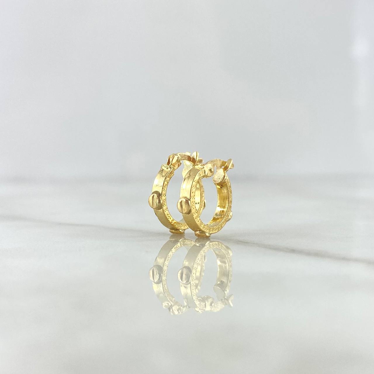 Candongas Tornillo 1.1gr / 1.2cm / Lisas Con Borde Texturizado Oro Amarillo *