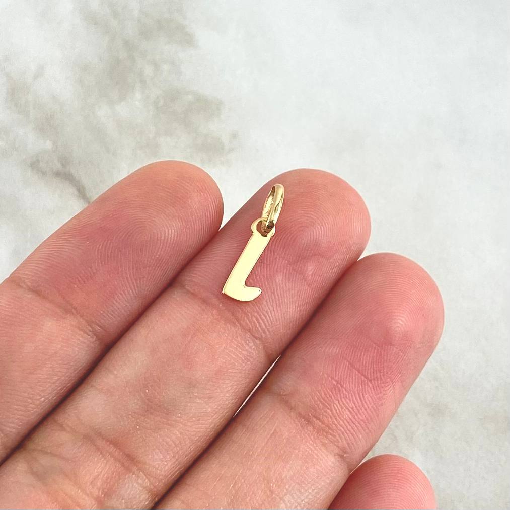 Dije Letra L Cursiva 0.3gr / 1.5cm / Lisa Oro Amarillo 18K ©