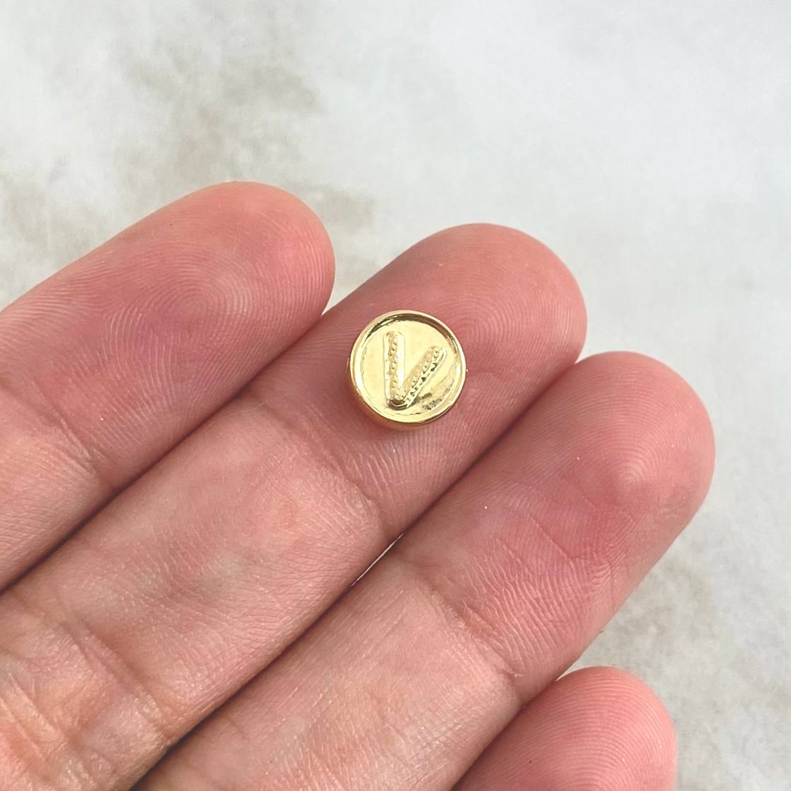 Herraje Letra V Tambor 0.3gr / 0.8cm / Doble Faz Oro Amarillo