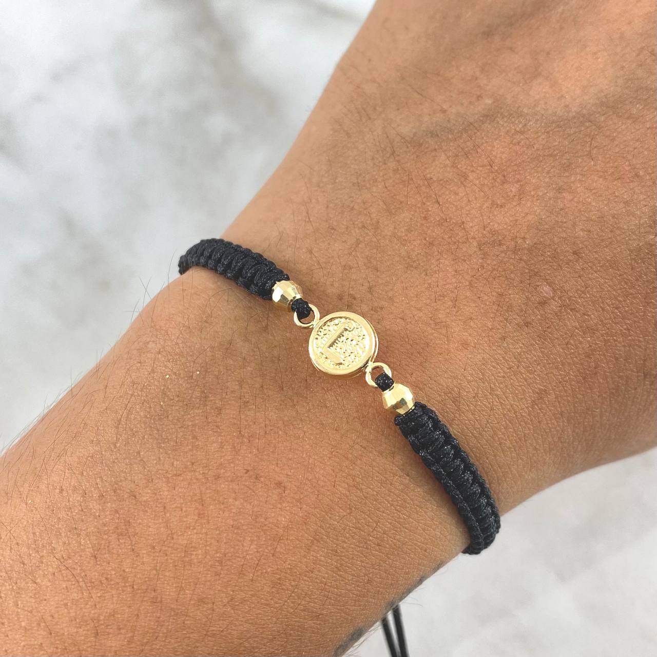Pulsera Negra Herraje Letra L 0.7gr / 4mm Bolas Discoteca 2 Und Oro Amarillo