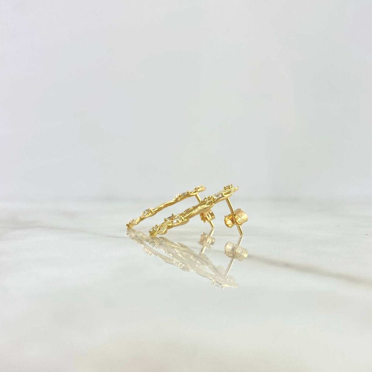 Topos Corona de Laurel 4.9gr / 2.3cm / Circones Blancos - Broche Mariposa Oro Amarillo
