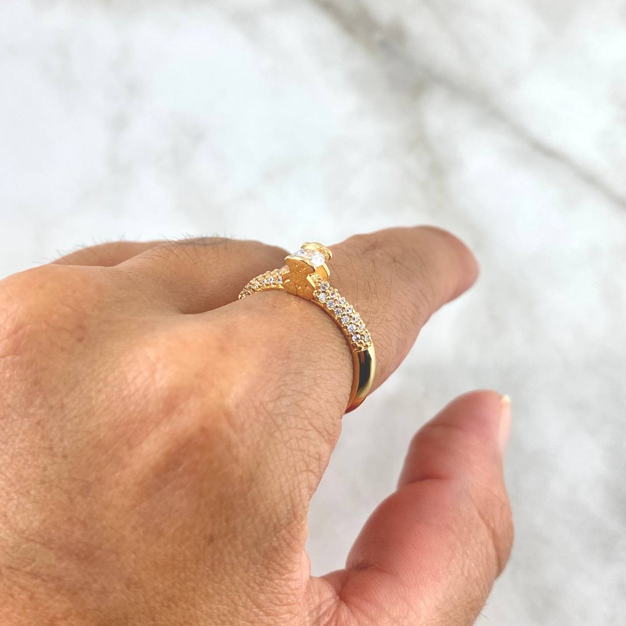 Anillo Solitario Oso TS 2.5gr / T6 / Circones Blancos Oro Amarillo