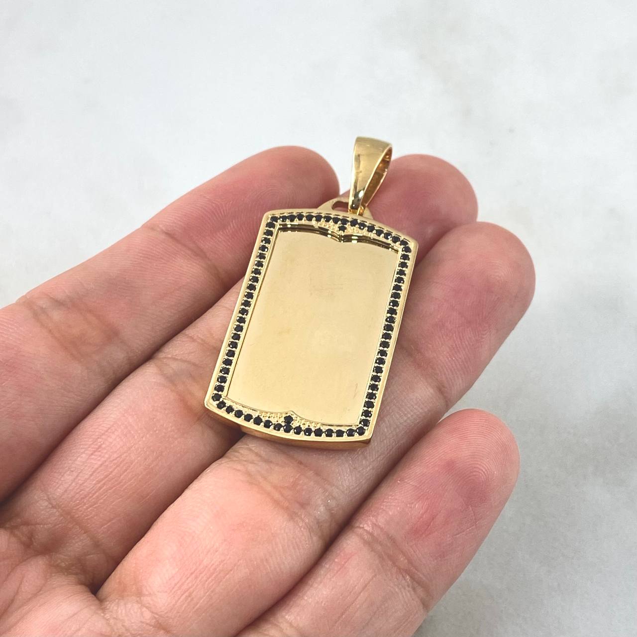 Dije Placa Rectangular 7.65gr / 4.2cm / Circones Negros Oro Amarillo *