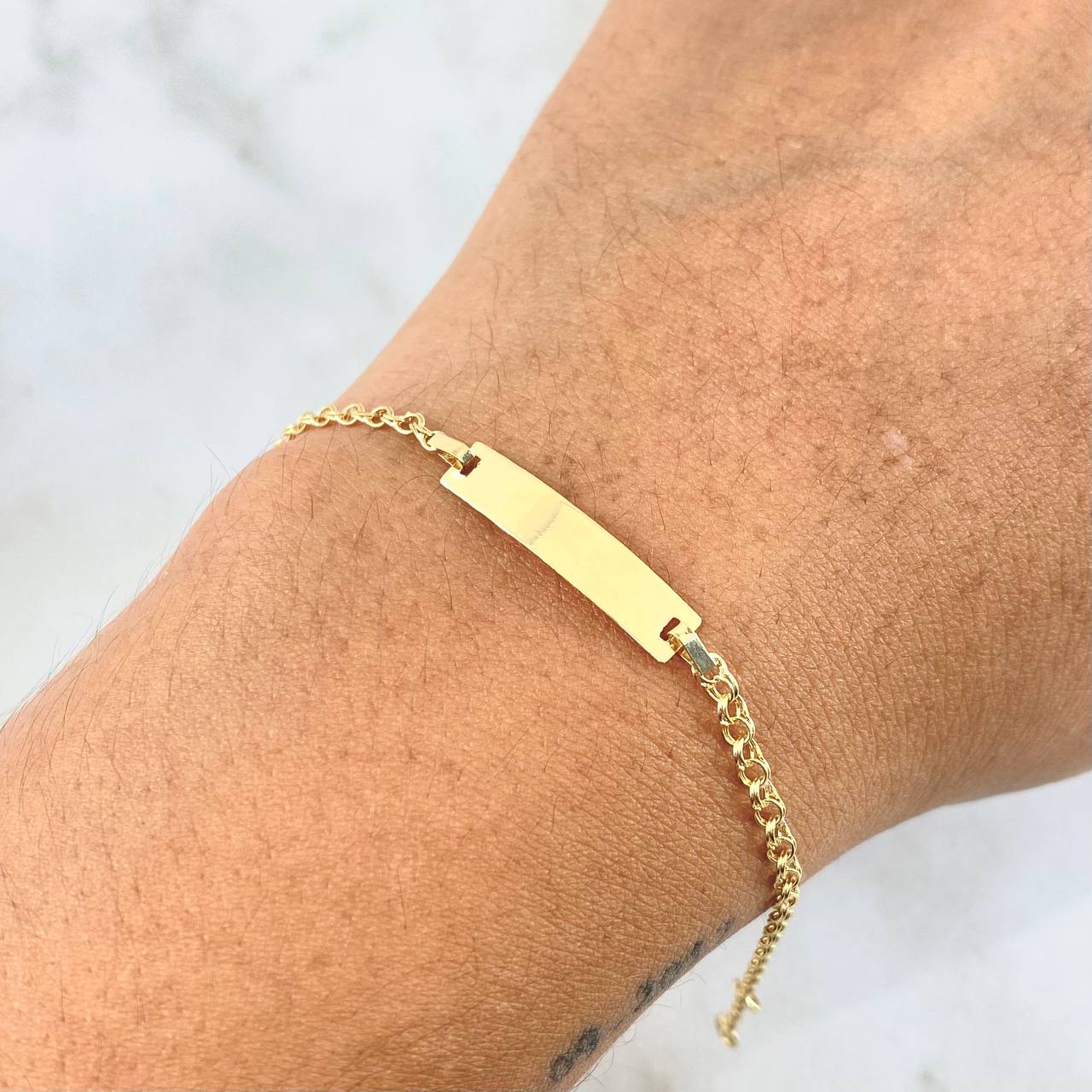 Pulso Bebé Aro Seguido Placa Rectangular Curva Lisa 1.25 g / 14.5 - 13 cm / 2.3 mm Oro Amarillo 18K