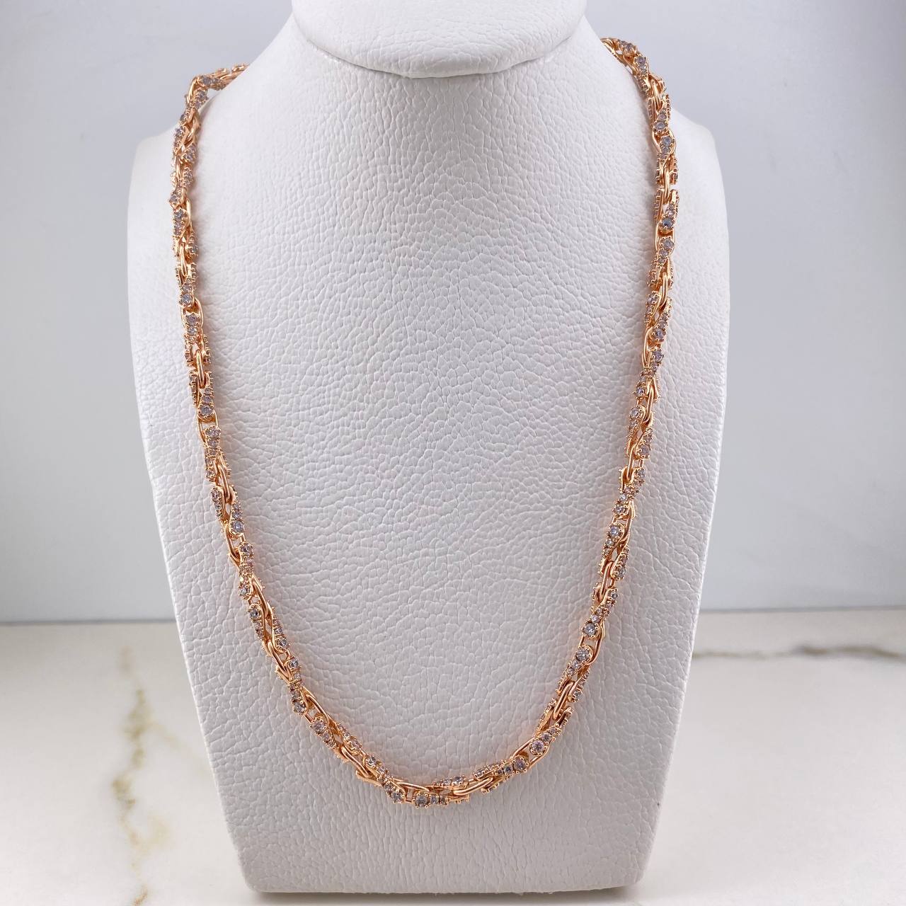 Cadena Rustica Nautilus 44.3gr / 60cm / Circones Blancos Oro Rosa $