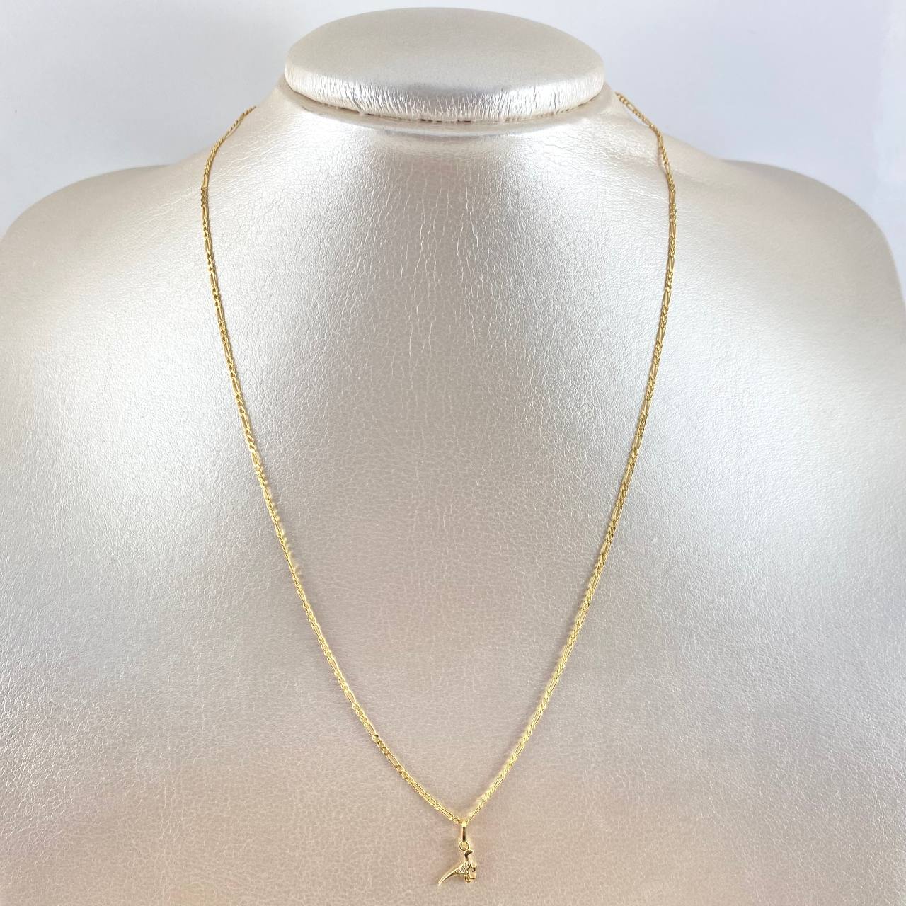 Cadena Figaro 2.55gr / 45cm / 1.5mm + Dije Dinosaurio - Circones Blancos 0.25gr / 1.2cm Oro Amarillo (Oferta)