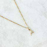 Cadena Figaro 2.55gr / 45cm / 1.5mm + Dije Dinosaurio - Circones Blancos 0.25gr / 1.2cm Oro Amarillo (Oferta)