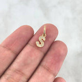 Dije Letra S Cursiva 0.45gr / 1.6cm / Circones Blancos Oro Amarillo 18K